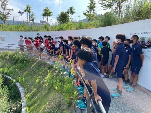 女川震災遺構見学の様子2